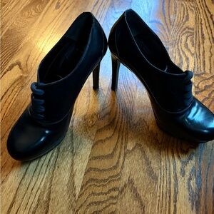 Moschino Cheap and Chic Black Leather Lace-Up Ankle Booties Heel Size: 37 - Y2K